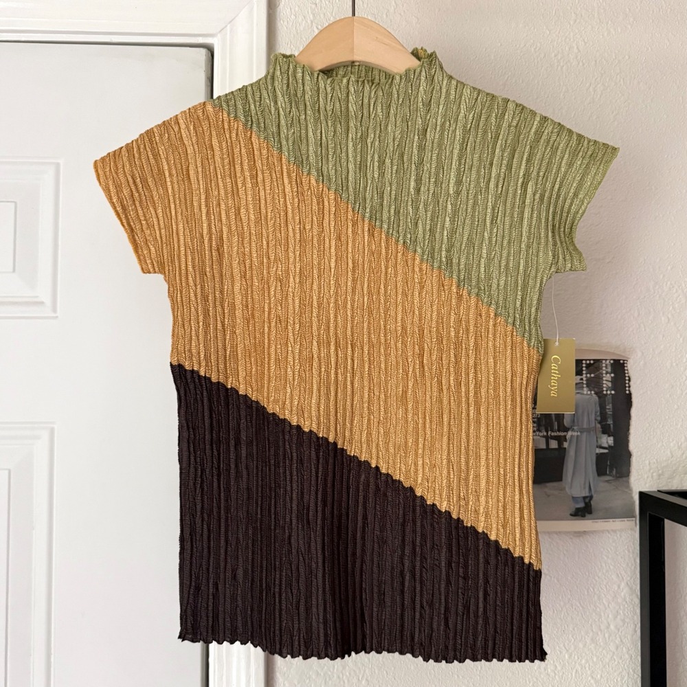 NWT CATHAYA mustard brown sage plisse pleated color block cropped top